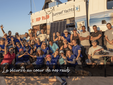 Photo de groupe lors du raid 4x4 100% féminin en Tunisie