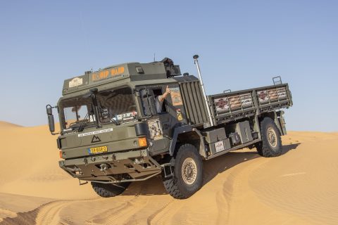 Camion plateau en cas de panne lors de nos raid 4x4, SSV et moto dans le désert