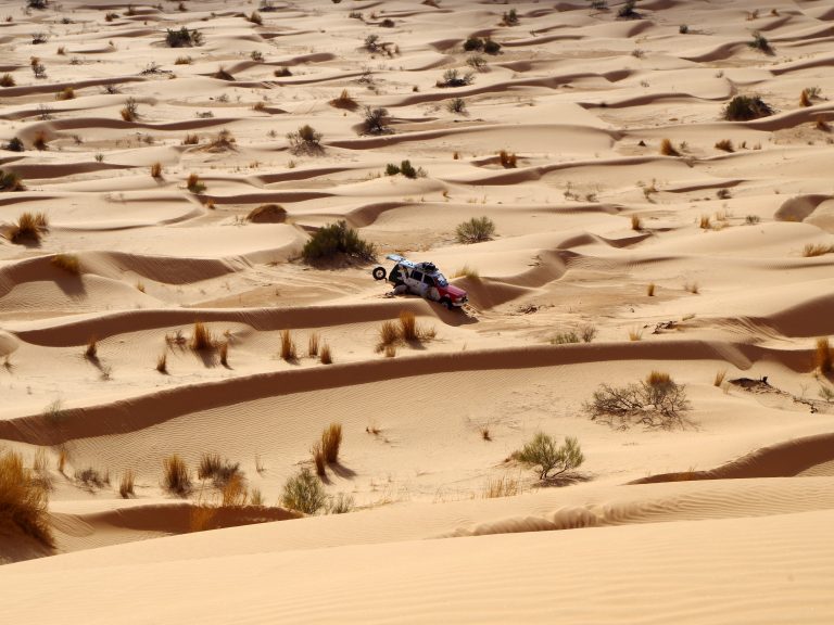 4x4 au milieu des dunes
