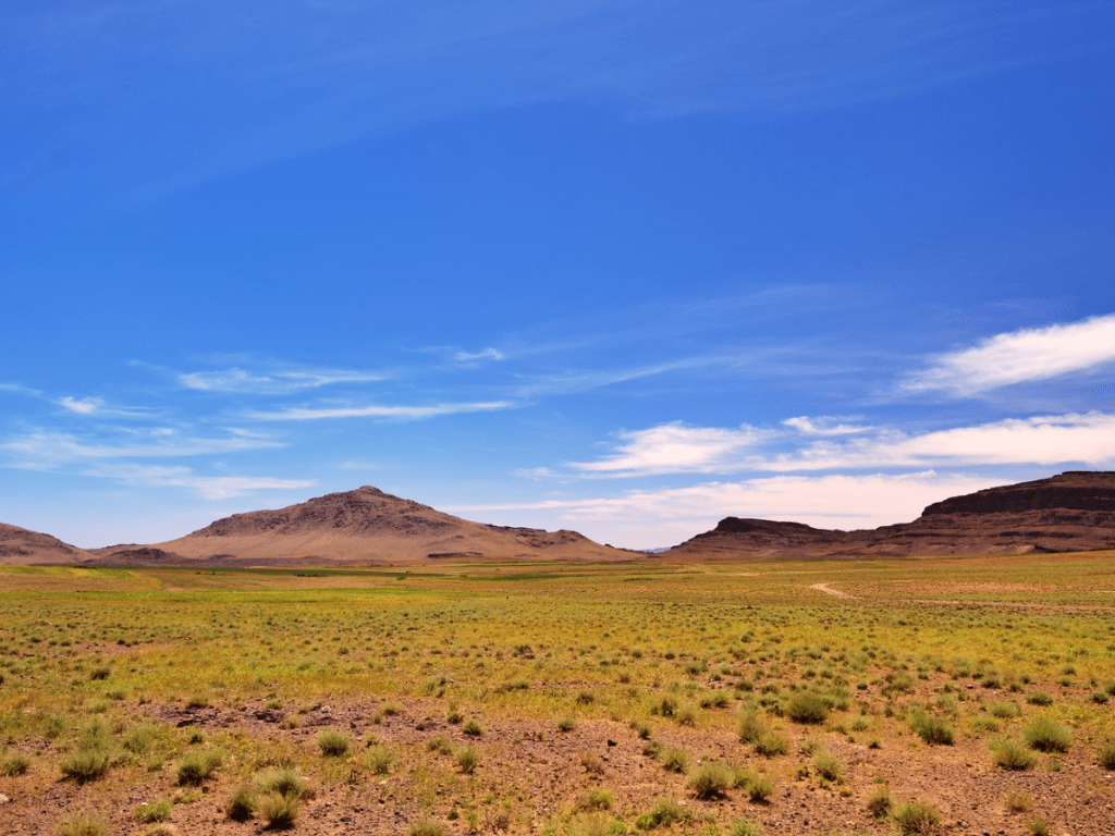 Paysage du Maroc avec très peu de végétation