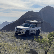 Photo d'un 4x4 blanc prise lors du raid au Maroc