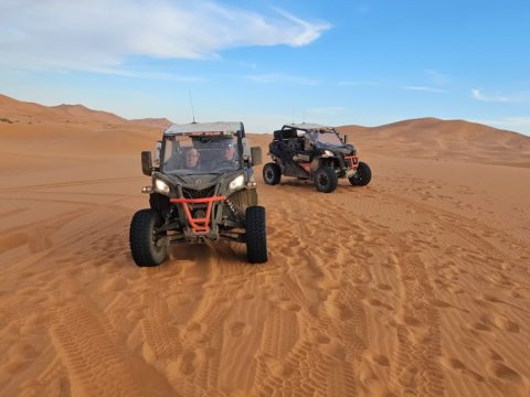 Photo de deux SSV pris lors d'un raid au Maroc dans le désert