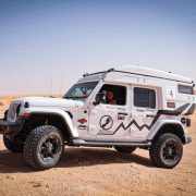 Photo d'une Jeep Wrangler JL dans les dunes