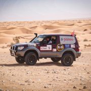 Photo d'une Toyota Land Cruiser KZJ90 dans les dunes