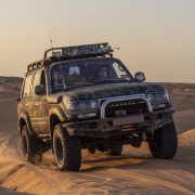 Photo de la troisième toyota HDJ80 dans les dunes durant le raid Tunisie