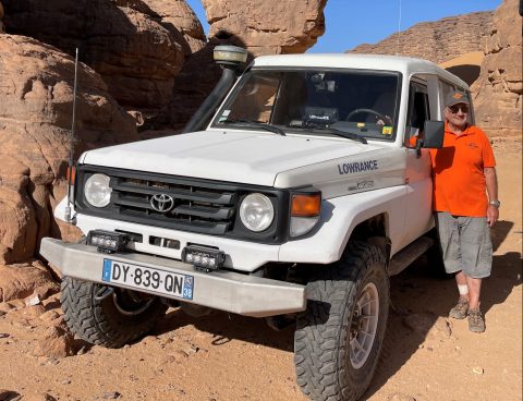 Photo de notre véhicule d'assistance pris en Algérie